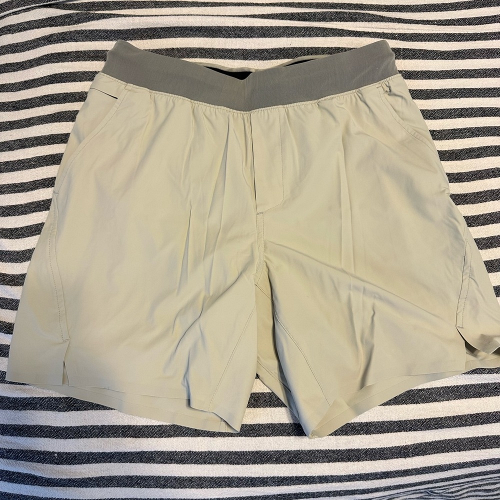 Ten Thousand shorts - Size M
